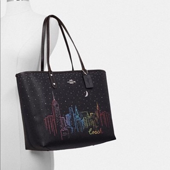 NWT Coach skyline nyc reversible tote&wristlet - Picture 4 of 4